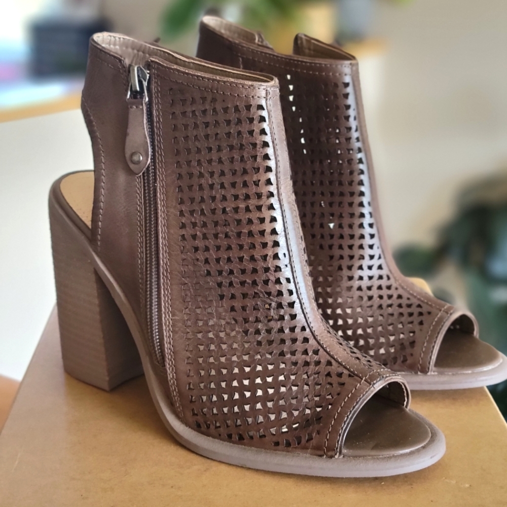 Kelsi Dagger shoes